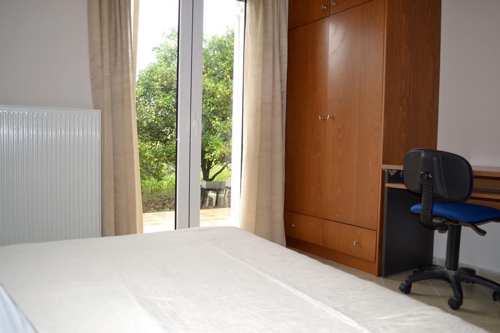 Giorgos Large Size Apartments -Family Friendly With Free Parking And Yard Views Kandiye Dış mekan fotoğraf
